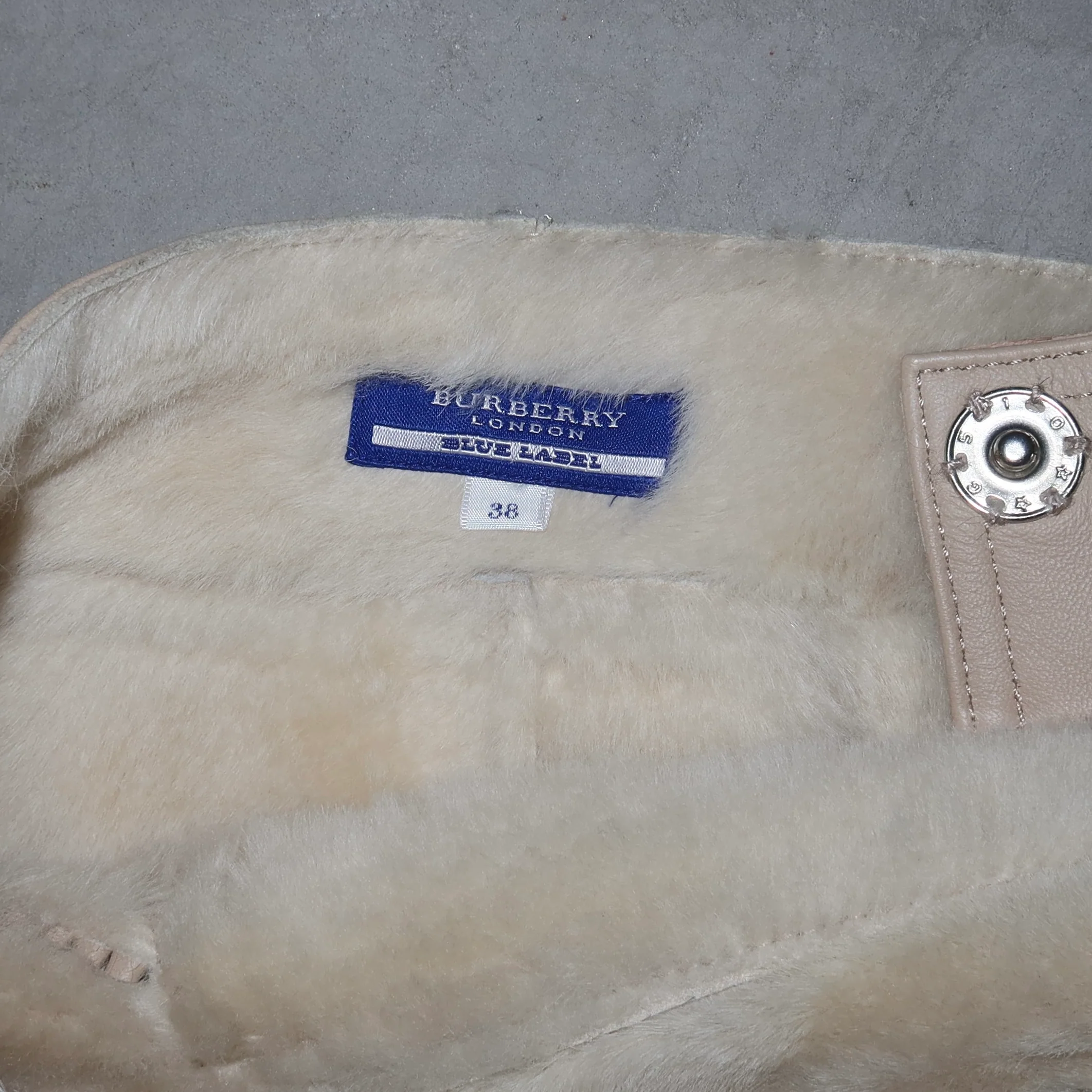 Burberry Leather and Shearling Mini Skirt - Image 9